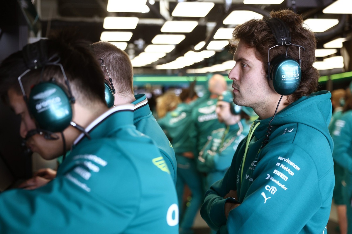 F1: Cadillac sonda Drugovich durante GP do Japão