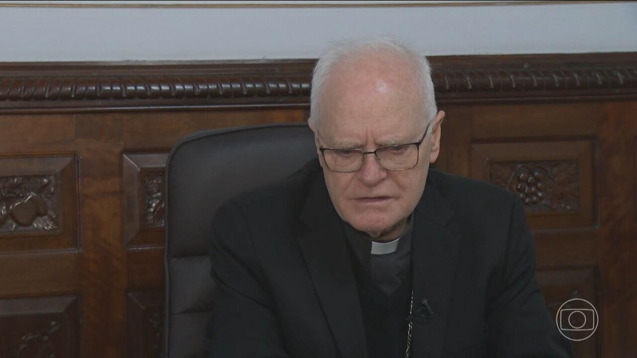 Quem é Kevin Farrell, cardeal que comanda o Conclave e a Igreja até a eleição do novo papa