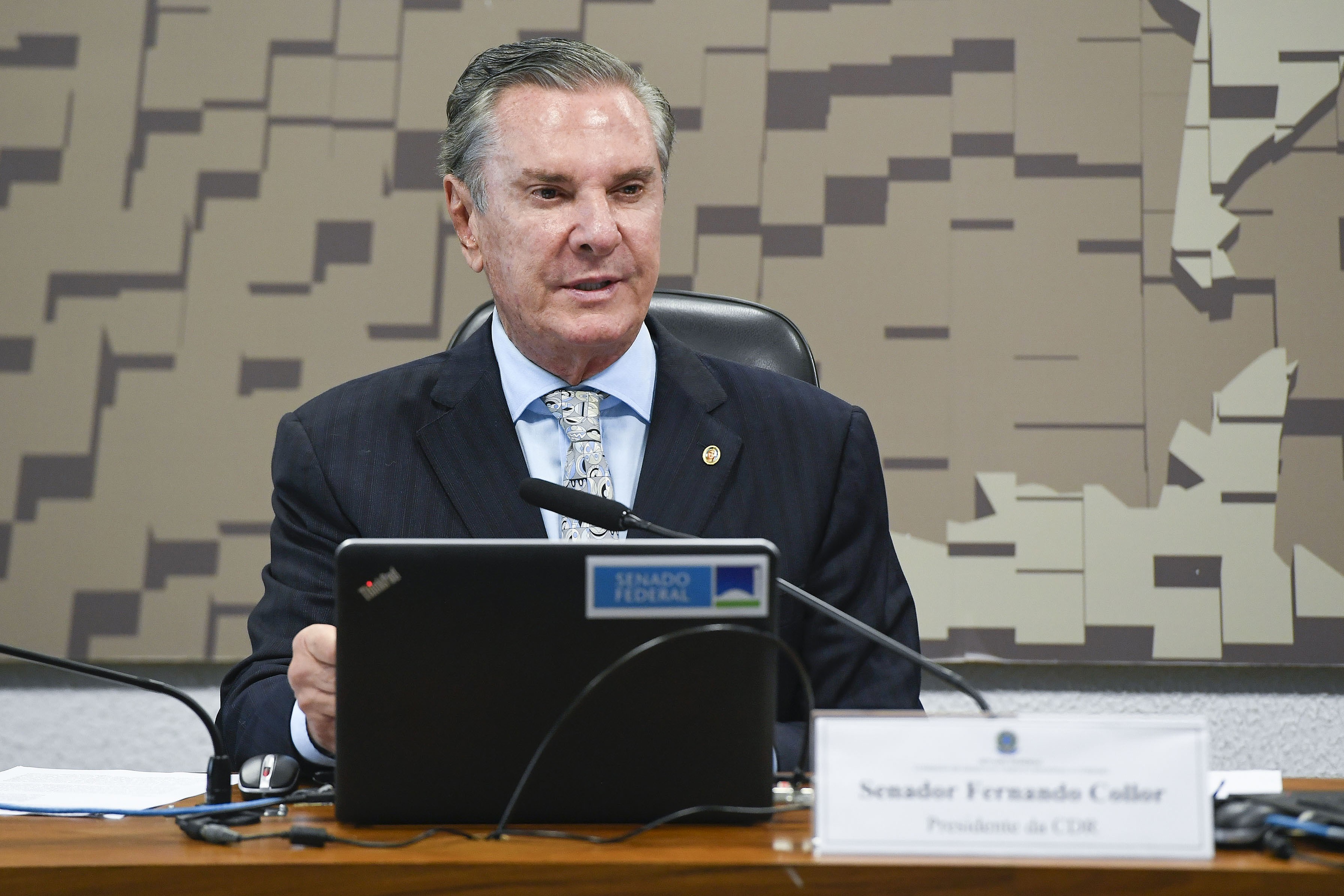 Moraes concede prisão domiciliar a Collor; ex-presidente usará tornozeleira eletrônica