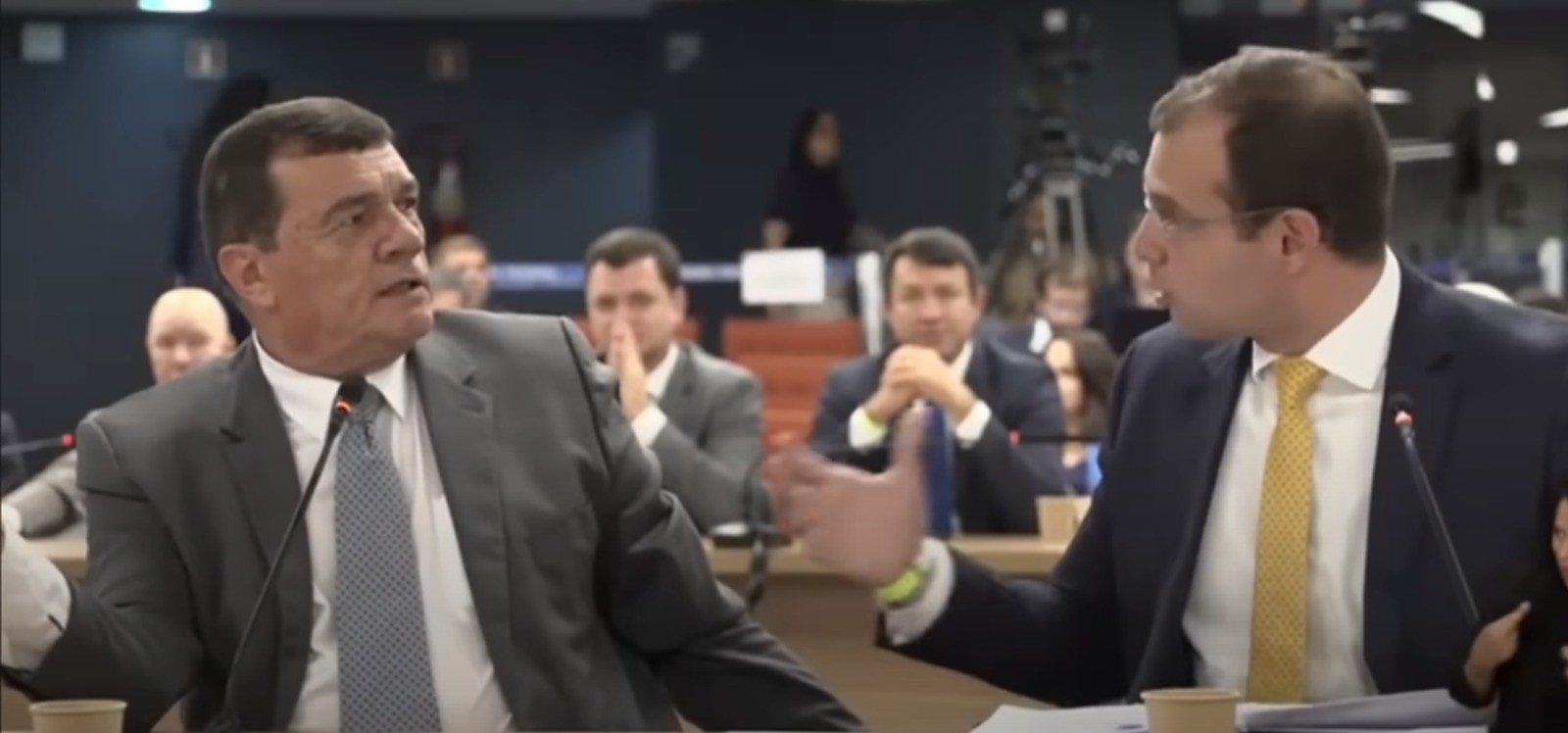 Ex-ministro da Defesa se desculpa em carta após ser rude com advogado em interrogatório no STF